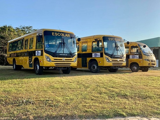 Governo entrega mais 3 ônibus escolares para Matupá