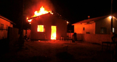 Marido ateia fogo em casa após esposa negar sexo em MT