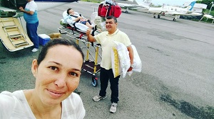 Criança que mora em Sinop e tem tumor cerebral é transferida em UTI aérea para São Paulo