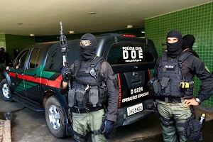 Policiais de Brasília fazem operação em Peixoto e prendem traficante