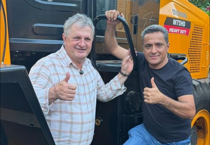 Prefeito Paulistinha recebe novos maquinários para Peixoto de Azevedo