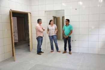 Dep. Dilmar e Vereador Paulistinha garantem mobÃlias e equipamentos para o HR