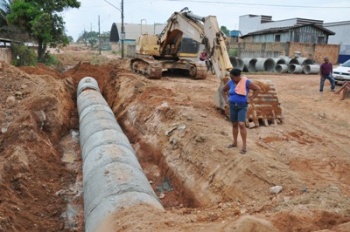 Obras de Canalização na Rua Paraguai do Bairro Mãe de Deus