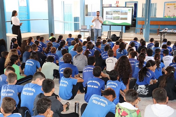 Palestra sobre Mineração na Escola 13 de Maio em Guarantã