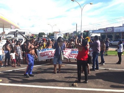 Índios fazem manifestação e acusam HR de Colíder de Negligência 