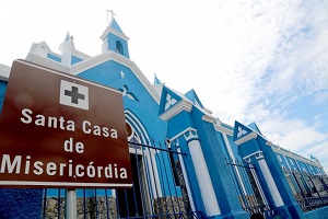 Sem salários há 2 meses, 600 enfermeiros da Santa Casa de Cuiabá entram em greve