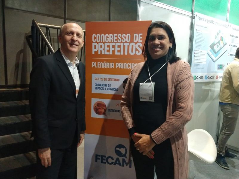 Prefeita de Nova Santa Helena participa de Congresso Nacional de Prefeitos em SC