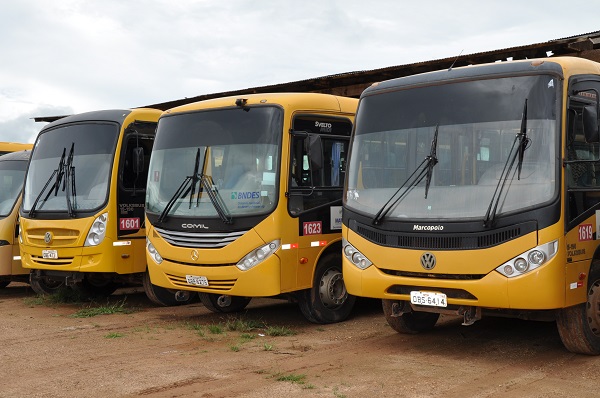 Prefeito Valtinho anuncia aquisição de mais 02 ônibus escolares 0 Km