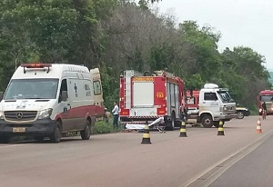 Atualizado: Um morre e quatro ficam feridos após veículo sair da pista e cair em ribanceira em Terra Nova