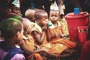 De Sinop, fotÃ³grafa cria projeto e reverte vendas em ajuda para Ãfrica 