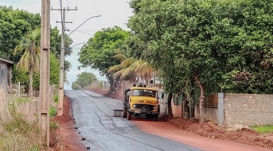 Prefeitura de Guaranta leva asfalto para Rua Rio Bonito