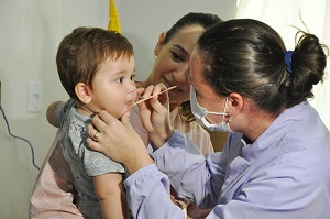 PSE faz avaliações médicas e odontológicas na Creche Tia Celcita
