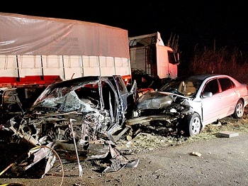 Quatro ficam feridos em colisÃ£o entre carreta, caminhonete e carro na BR-163 em Nova Mutum