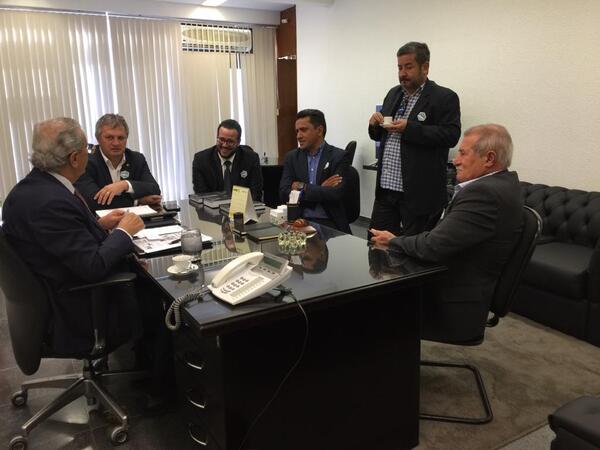 Senador Jayme Campos recebe demandas da COOGAVEPE