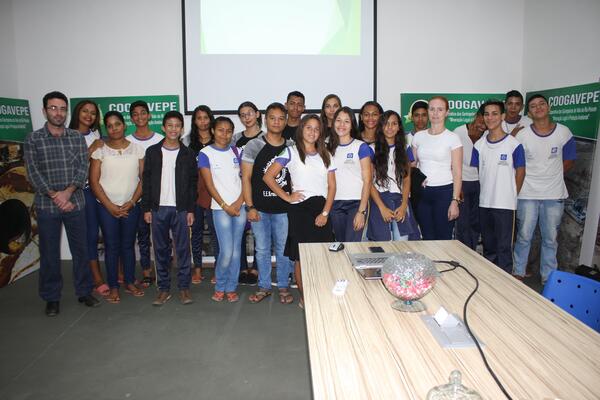 COOGAVEPE ministra palestra a alunos da Escola Kreen Akarore