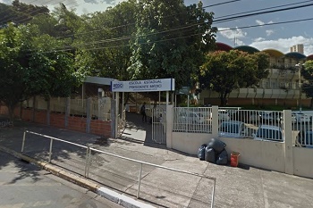 Adolescentes sÃ£o detidos por esfaquearem colega em saÃ­da de escola em CuiabÃ¡
