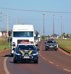ExÃ©rcito e PRF escoltam 12 carretas com combustÃ­vel e gÃ¡s para NortÃ£o de Mato Grosso