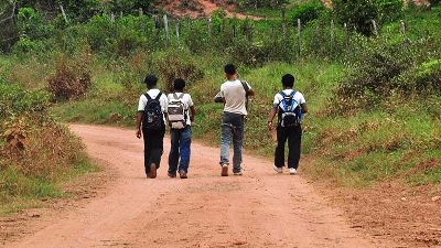 CrianÃ§as fora da sala de aula em Peixoto de Azevedo por falta de transporte escolar 