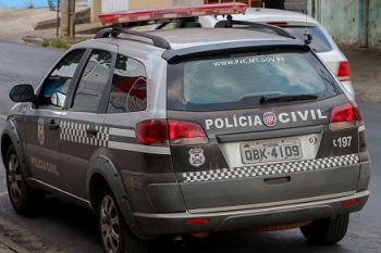 Mulher acusa marido de tentar queimá-la com um maçarico