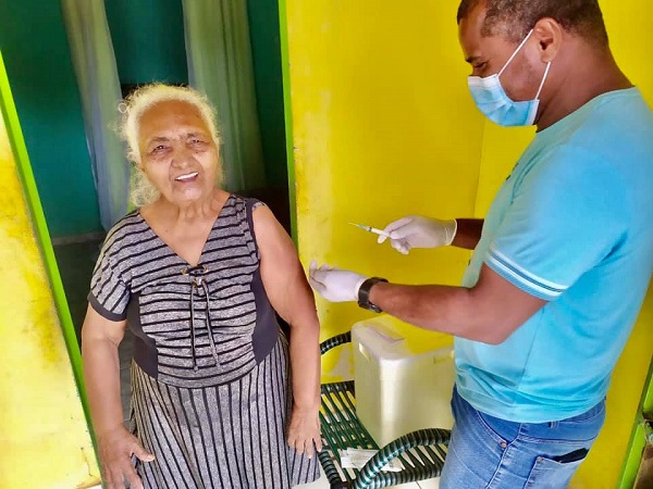 SMS vacinou mais de 85 idosos contra a Covid-19 neste sábado