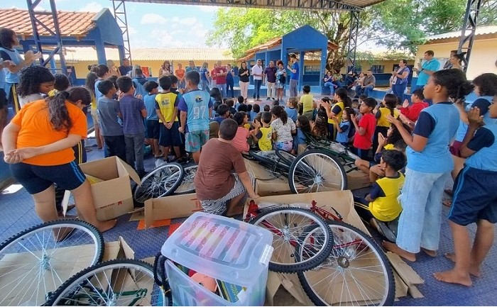 SME entrega Kits de Brinquedos Pedagógicos e Equipamentos em Peixoto