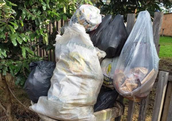 Moradores de União do Norte denunciam lixo acumulado por 20 dias