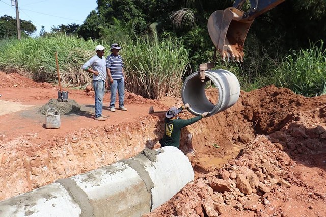 Setor Produtivo agradece construção de bueiro de concreto em estrada