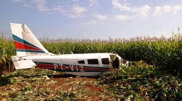 Avião tem pane e cai em plantação de milho em MT