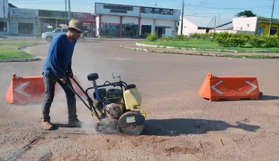 Prefeito Valter Kuhn acompanha OperaÃ§Ã£o Tapa-Buracos de vias pavimentadas