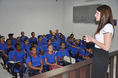 Alunos do Projeto Luz do AmanhÃ£ visitam sede MPE