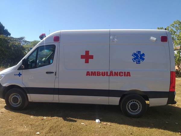 Zinha comemora aquisição de mais uma ambulância 0 km