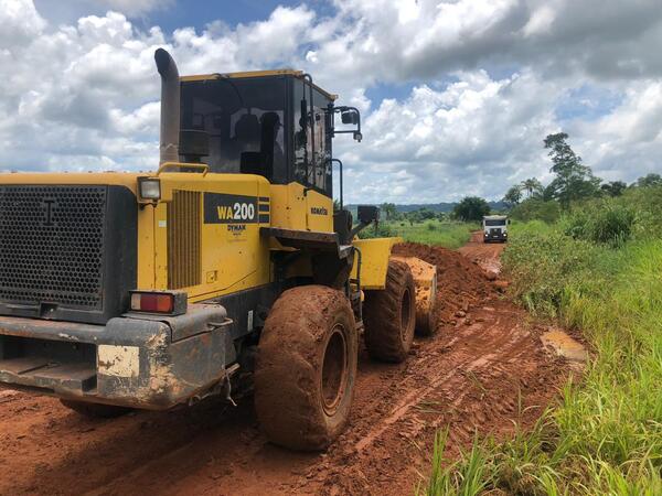 INFRA Guarantã trabalha eliminação de atoleiros na Gleba Iriri