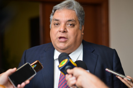 Fabris trava votação de projeto que desconta salário de faltosos