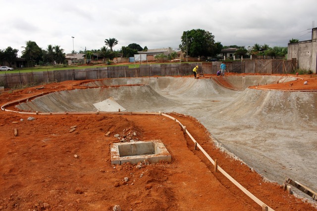 Juventude regional aguarda conclusão da Pista de Skate