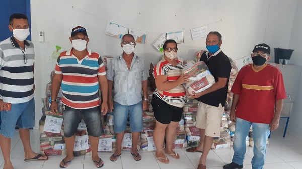 Assistencia Social de Nova Santa Helena distribui máscaras faciais e cestas básicas