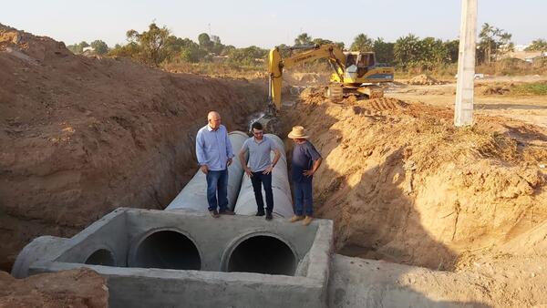 Bairro Nova Esperança está recebendo obras de drenagem