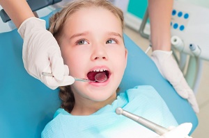 Primeira visita ao dentista deve ser aos seis meses de vida, diz ortopediatra