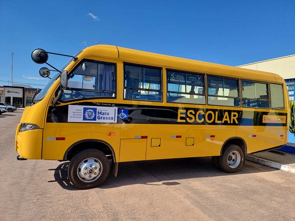 Vereadora Peixotense comemora ampliação da frota de ônibus escolar