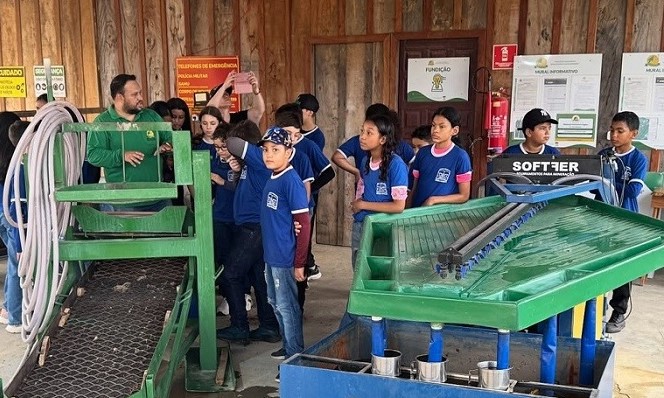 Alunos da Escola Cecilia Meireles visitam Coogavepe