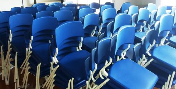 Escolas Peixotenses recebem novos conjuntos mesa-cadeira 